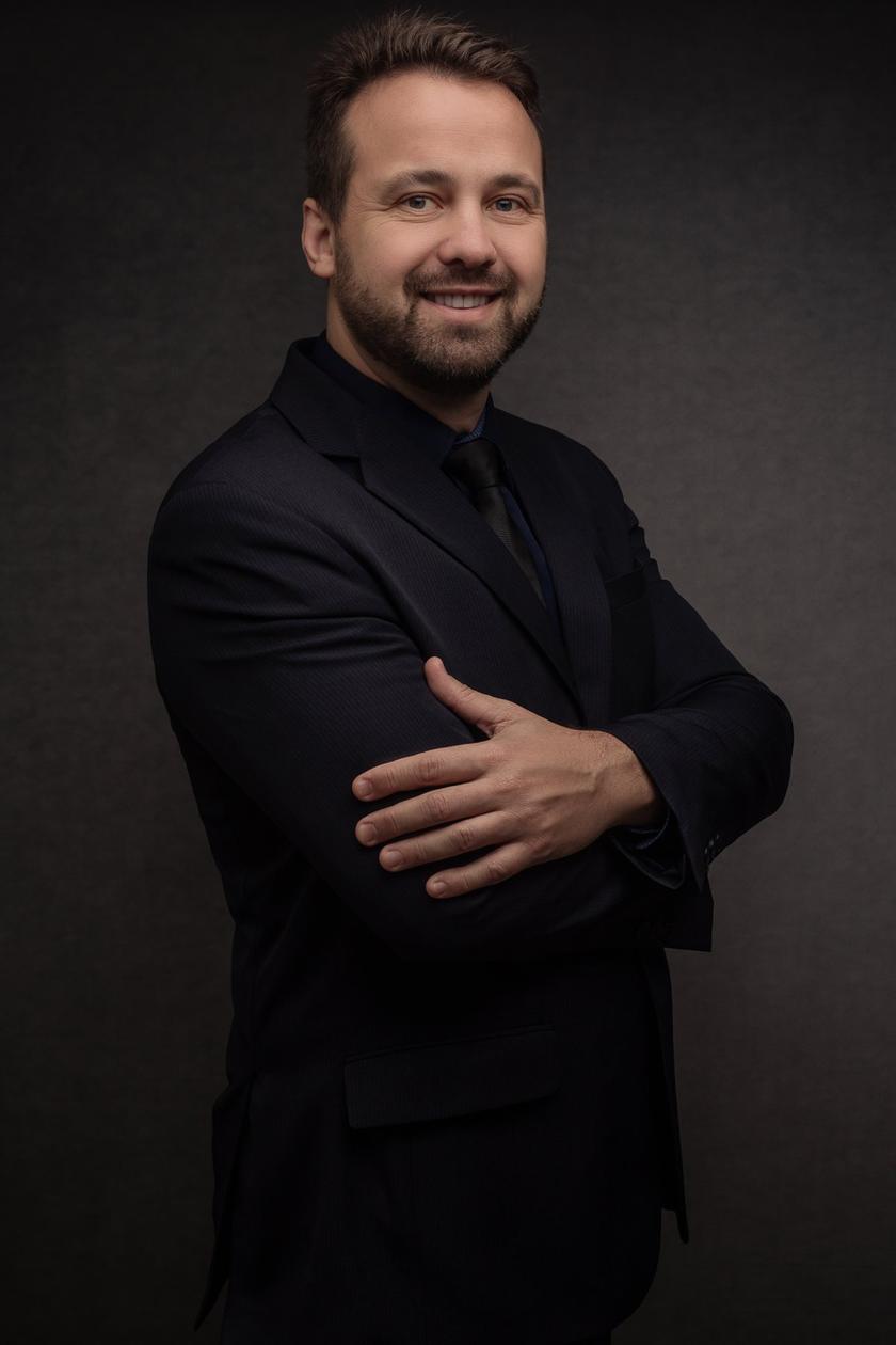 Rodrigo Dresch, advogado, de braços cruzados